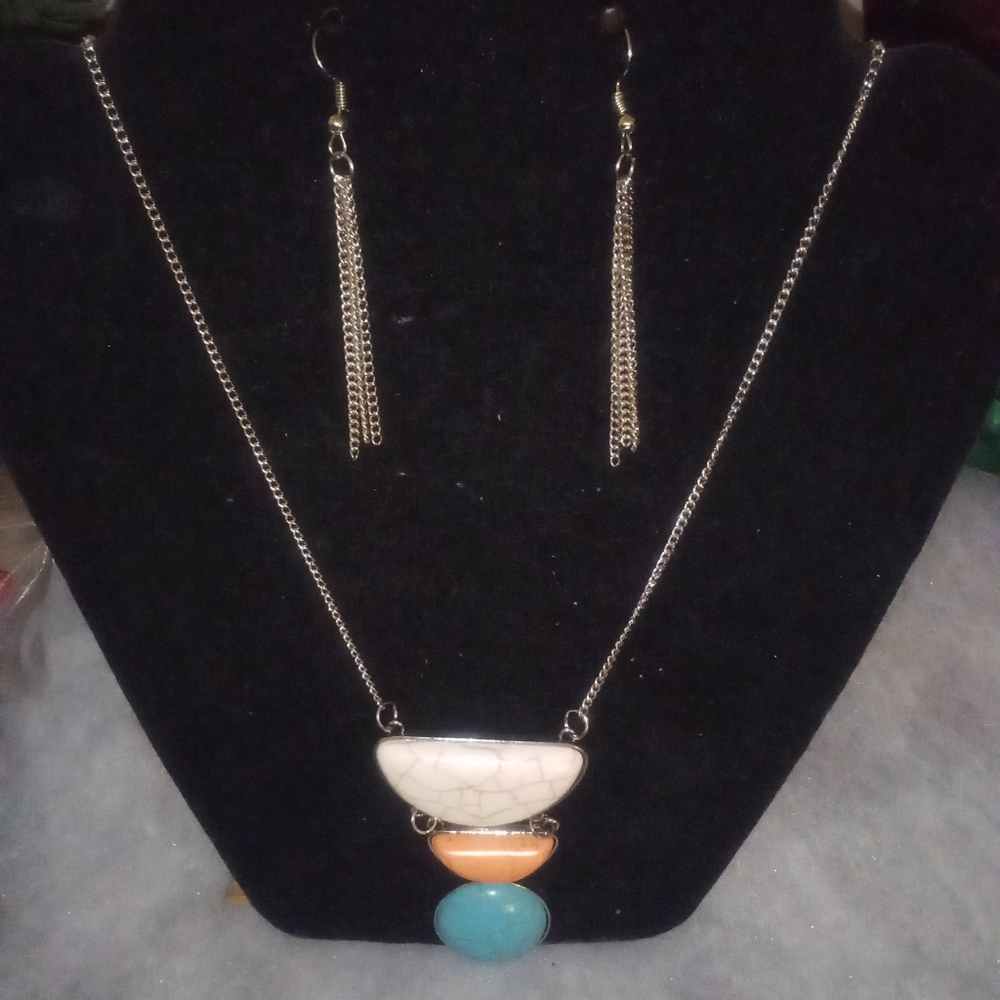 Paparazzi Necklace & Earrings